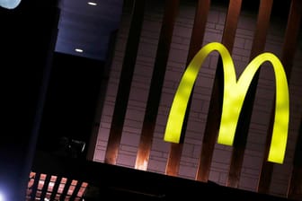Das McDonald's-Logo: Bisher reagierte das Unternehmen nicht auf die Fälle. (Archivbild)