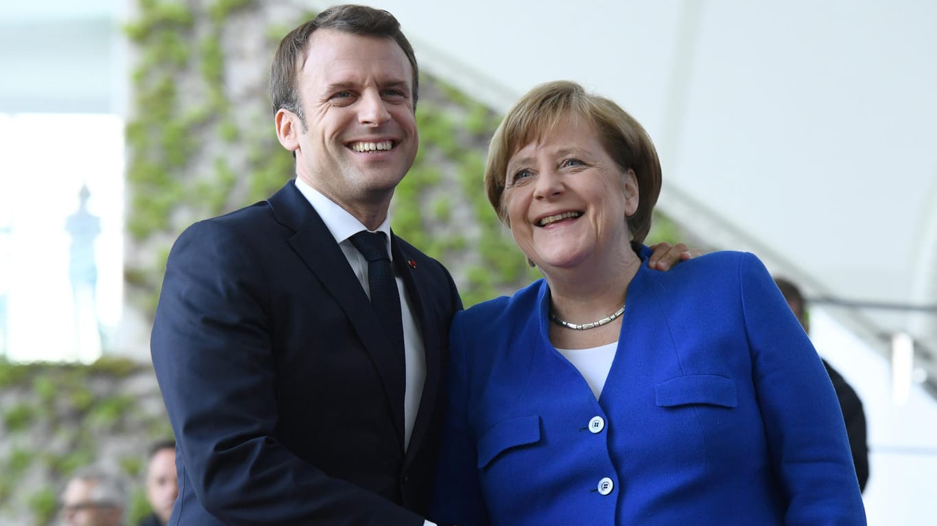 Kanzlerin Merkel trifft den französischen Präsidenten in Berlin.