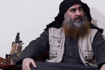 IS-Chef Abu Bakr al-Bagdadi in einem neuen Propaganda-Video der Terrormiliz IS.