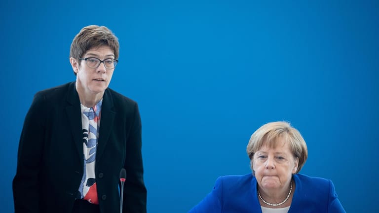 Annegret Kramp-Karrenbauer, Angela Merkel.