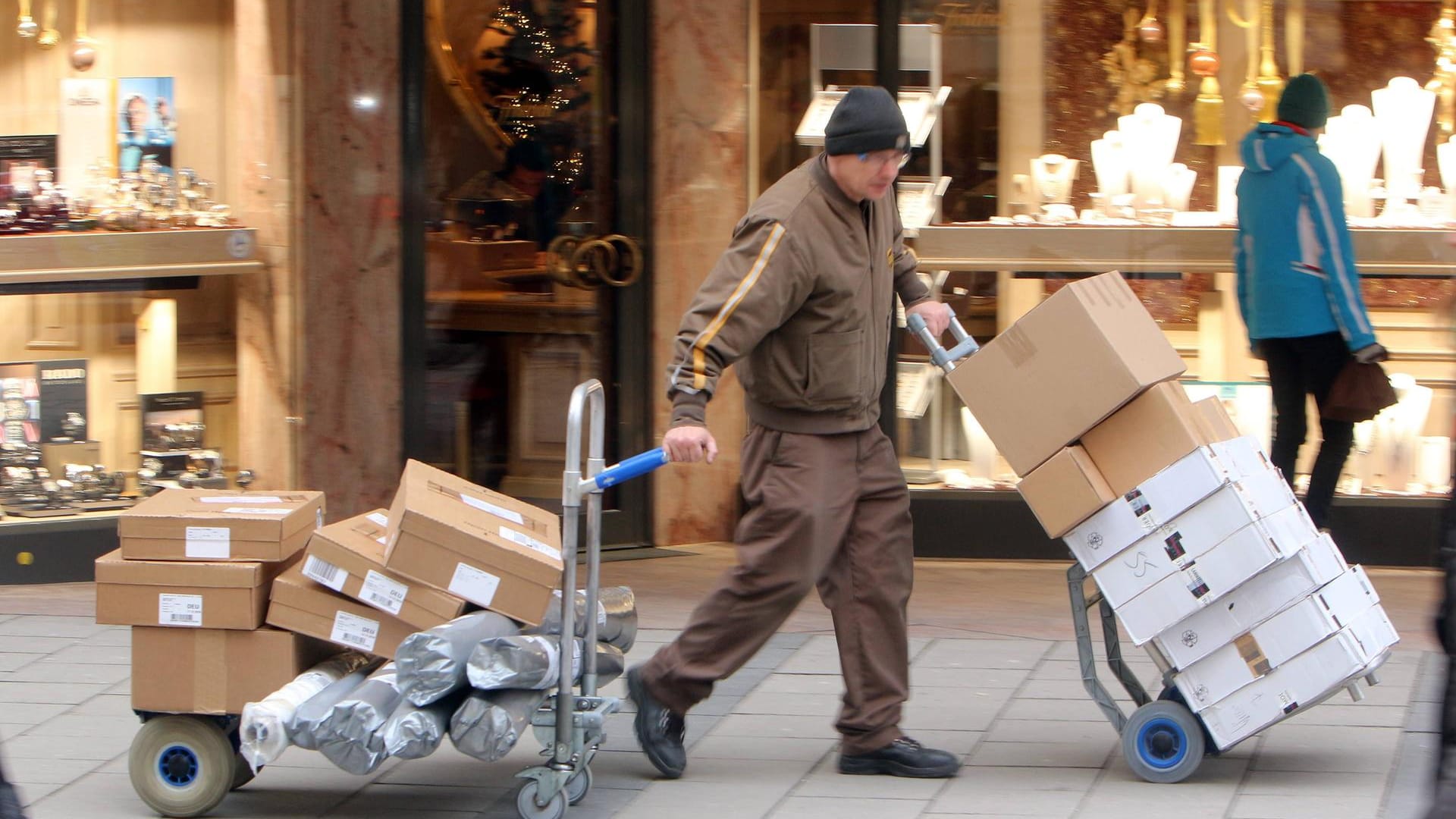 Paketbote in München.