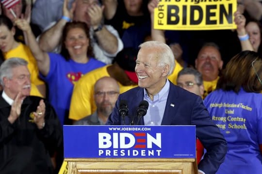 Joe Biden, ehemaliger Vizepräsident der USA und demokratischer Kandidat für die Präsidentschaftswahlen 2020, spricht auf einer Wahlkampfveranstaltung.