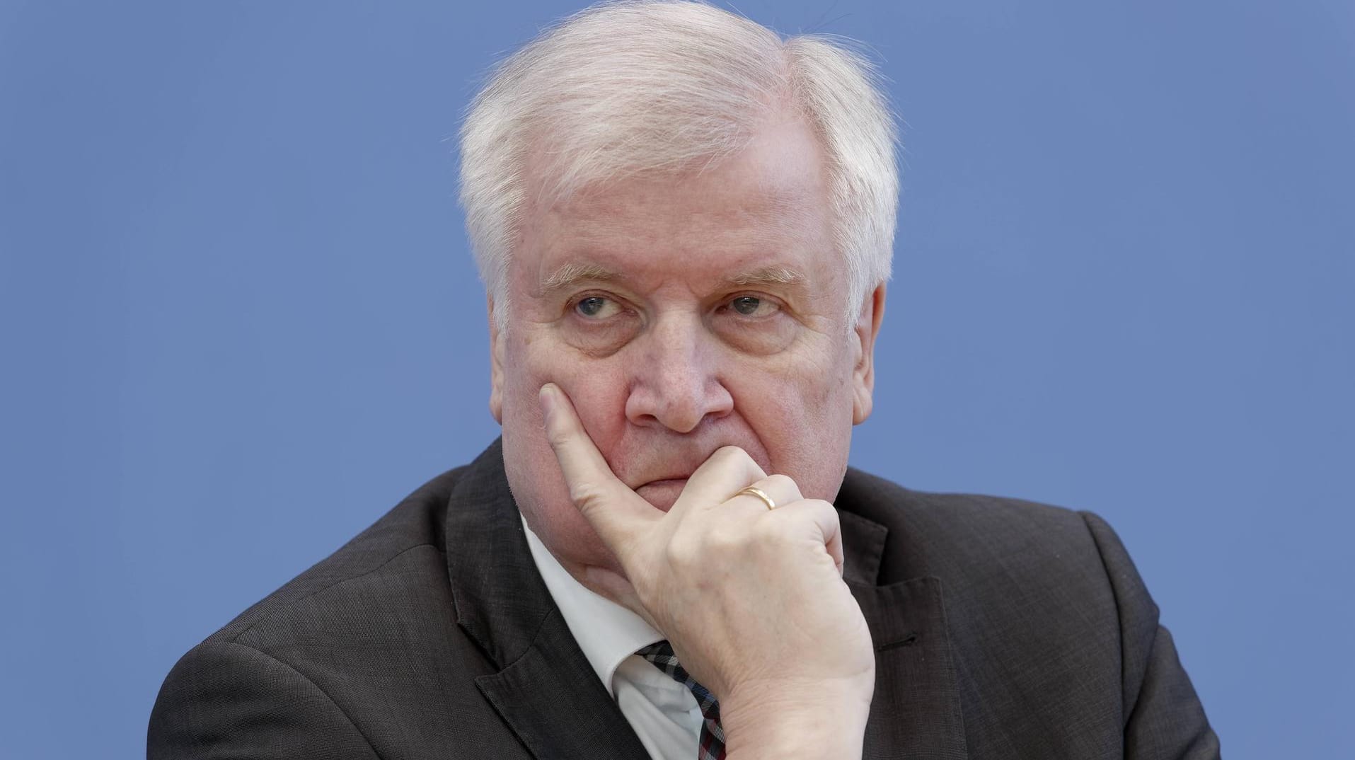 Horst Seehofer bei der Bundespressekonferenz: Der Innenminister hat wohl vergessen, Gelder für die Feierlichkeiten zur deutschen Einheit einzuplanen.