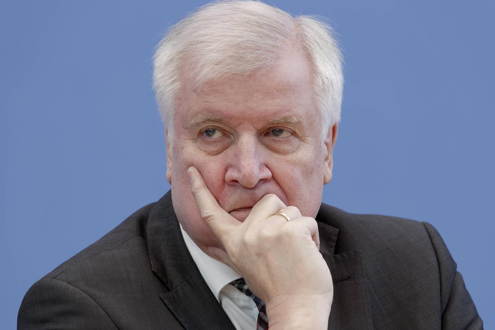 Horst Seehofer bei der Bundespressekonferenz: Der Innenminister hat wohl vergessen, Gelder für die Feierlichkeiten zur deutschen Einheit einzuplanen.