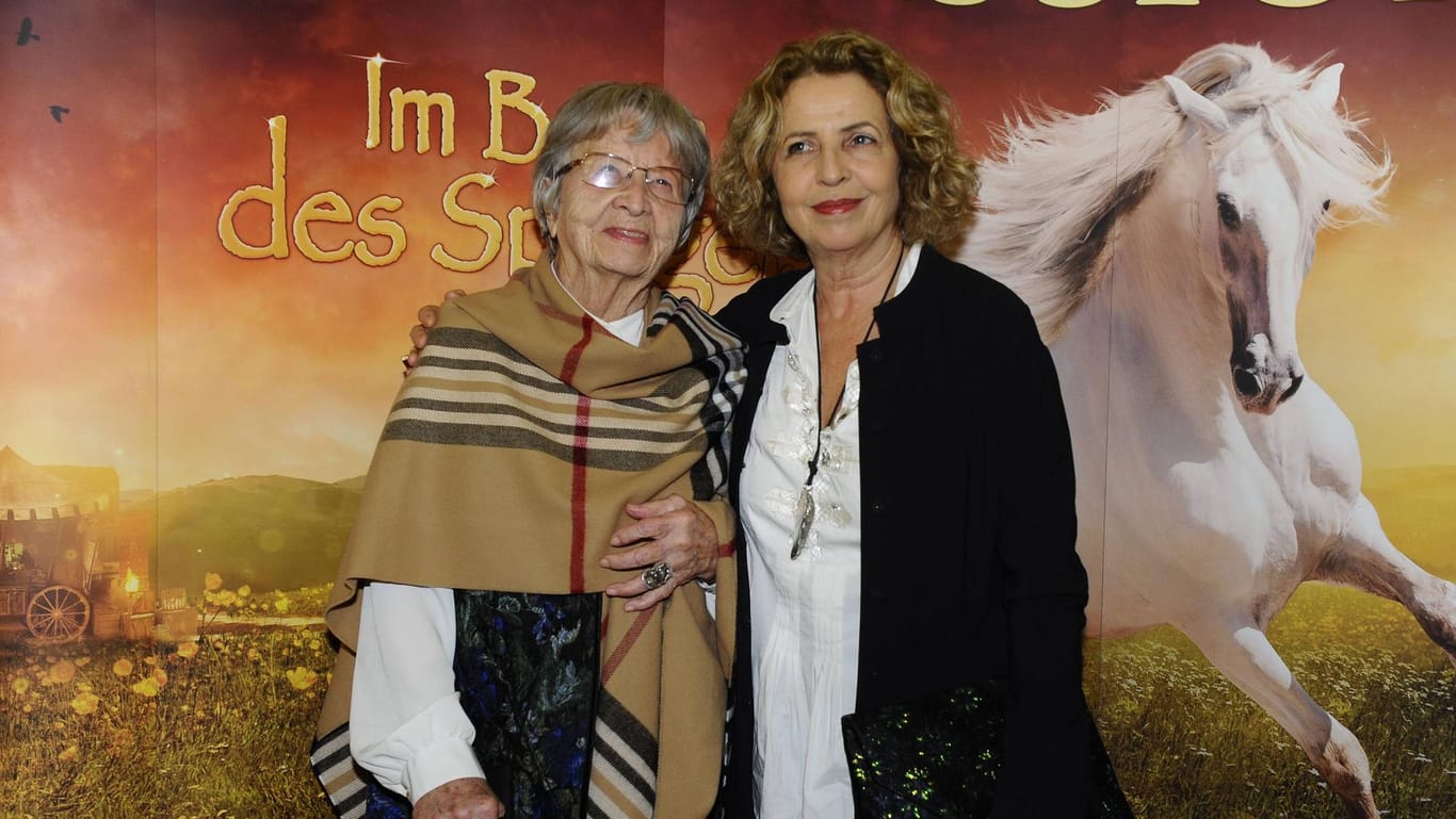 Michaela May mit ihrer Mutter Anneliese Mittermayr: Die 97-Jährige hatte ein erfülltes Leben.