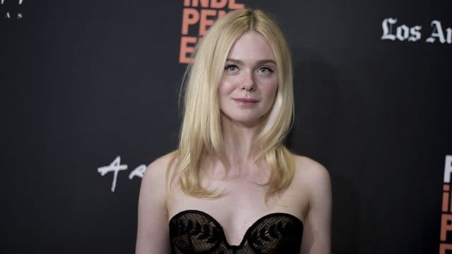 Elle Fanning hat im Mai an der Côte d'Azur zu tun.