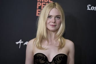 Elle Fanning hat im Mai an der Côte d'Azur zu tun.