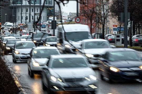 Dichter Verkehr in der Münchener Innenstadt.