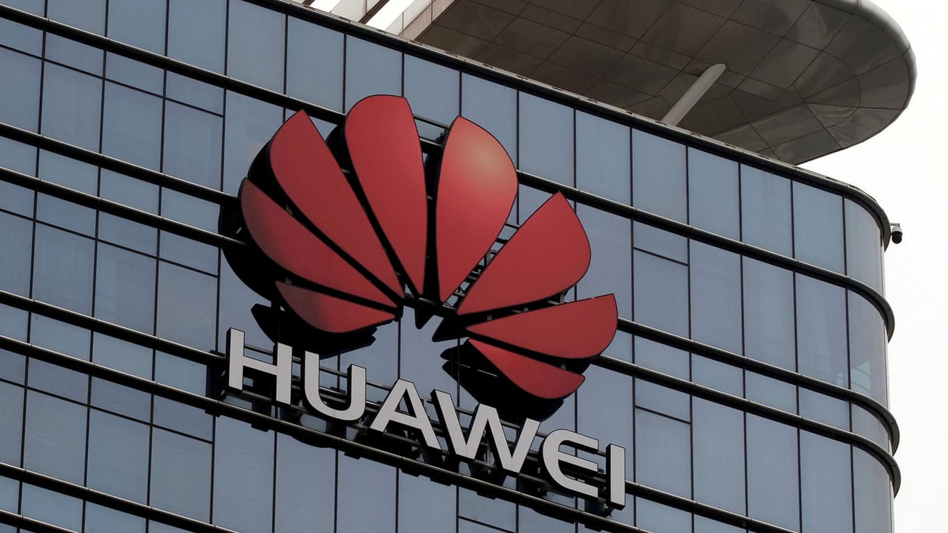 Huawei-Logo an Konzernzentrale: Sicherheitslücken oder Backdoors?