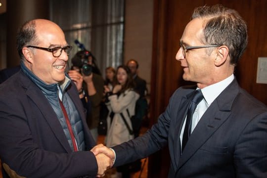 Außenminister Heiko Maas trifft sich in Bogota mit Julio Borges, einem Vertreter der venezolanischen Opposition.