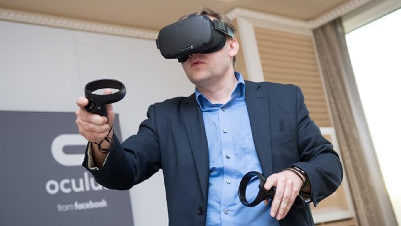 Die Virtual-Reality-Brille Oculus Quest kommt ohne externe Sensoren aus.