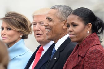 Donald und Melania Trump mit Barack und Michelle Obama: Die Obamas verfilmen eine Serie über den US-Präsidenten.