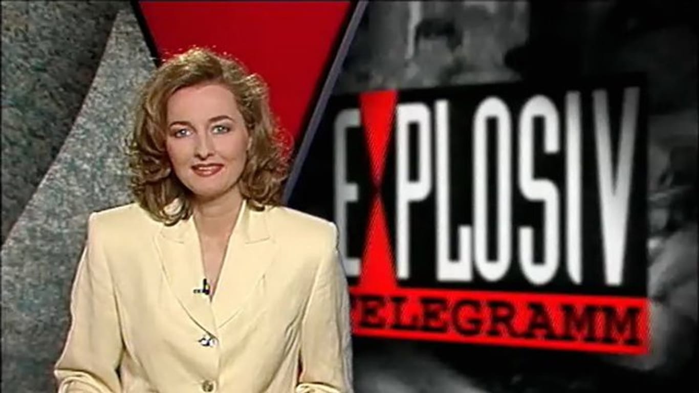 Die Moderatorin Frauke Ludowig bei der ersten Sendung von "Explosiv Telegramm" - dem Vorläufer des RTL-Magazins "Exclusiv - Das Starmagazin" (1994).