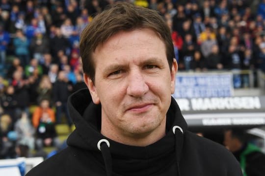 Hat mit dem FC Barnsley den Aufstieg in die zweite englische Liga geschafaft: Trainer Daniel Stendel.