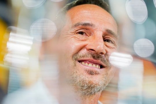 Trainer Adi Hütter will mit Eintracht Frankfurt die Chance gegen den FC Chelsea nutzen.