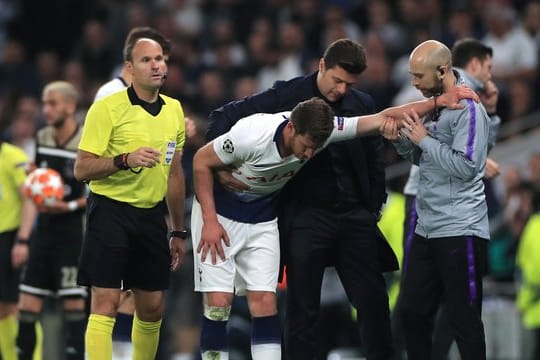 Tottenhams Trainer Mauricio Pochettino (2.