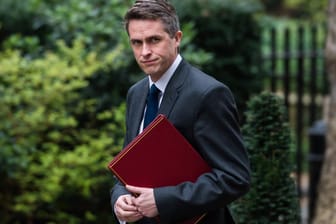 Gavin Williamson: In seiner Funktion als britischer Verteidigungsminister soll er geheime Infos an die Medien gegeben haben. Nun wurde er von Theresa May entlassen.