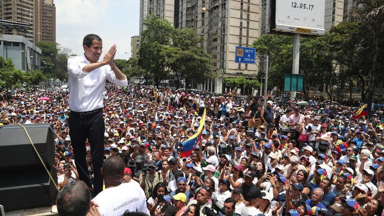 Juan Guaidó bei einer Massenkundgebung am Mittwoch: Sein Umsturzversuch scheiterte.