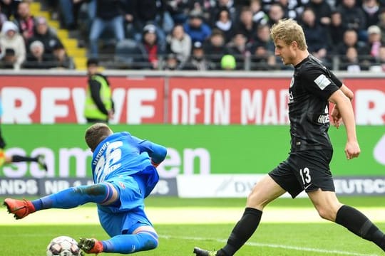 In Augsburg aussortiert, in Frankfurt Leistungsträger: Martin Hinteregger (r).