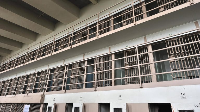 Gefängnis in den USA: Ein Pärchen ist bei dem Versuch gescheitert, einen "Partner" aus Haft zu befreien. (Symbolbild)