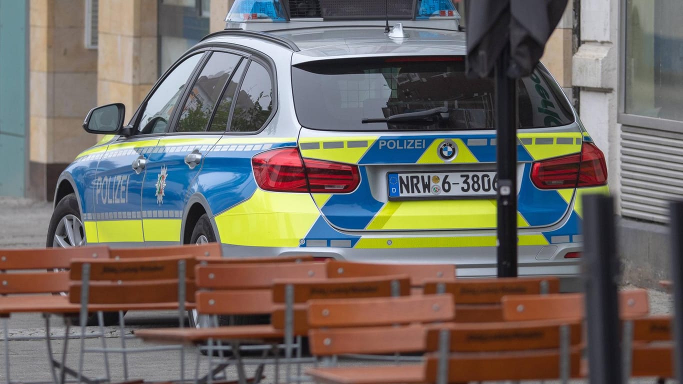 Die Polizei hat in Wuppertal-Elberfeld am Mittwoch eine Demosntration von rund 100 Linksautonomen aufgelöst.