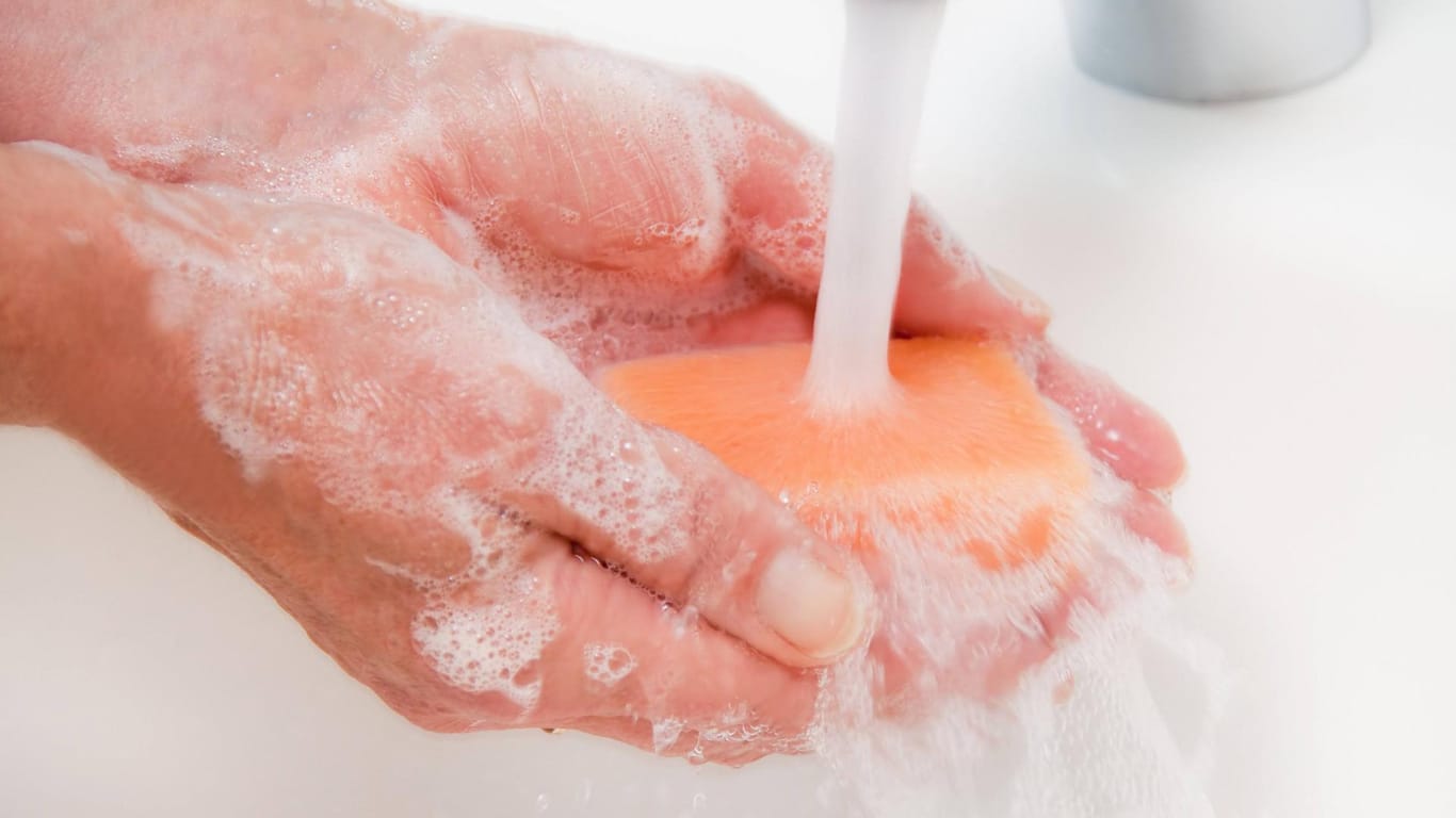 Händewaschen: Es schützt vor Krankheitserregern.