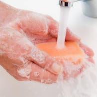 Händewaschen: Es schützt vor Krankheitserregern.