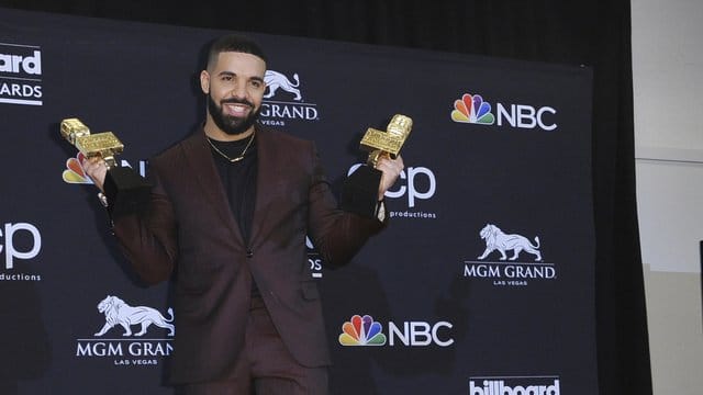 Der kanadische R&B-Star Drake räumte bei den Billboard Music Awards 2019 richtig ab. Der kanadische R&B-Star Drake räumte bei den Billboard Music Awards 2019 richtig ab.