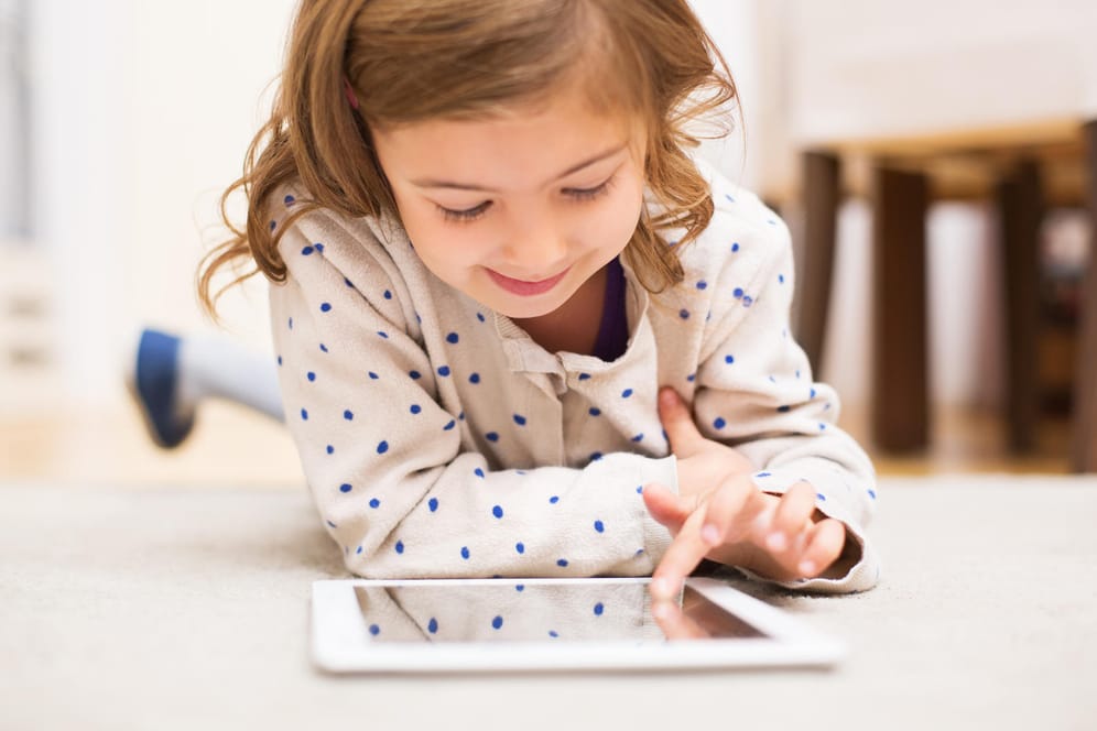 Kinder, die viel Zeit am Smartphone oder Tablet verbringen, zeigen häufiger Symptome von ADHS.