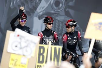 Gleich am ersten Tag als Team Ineos sieht sich das Froome-Team Protestlern gegenüber.