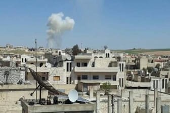 Rauch über Idlib: Die Kämpfe im Rebellengebiet sind eskaliert. (Archivbild)
