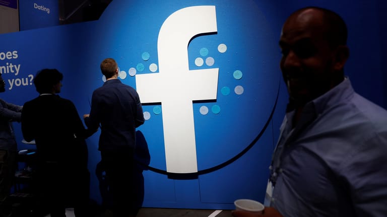 Besucher der Facebook-Entwicklerkonferenz f8: In den USA soll Facebook jetzt unter die Aufsicht von Datenschutzexperten gestellt werden.