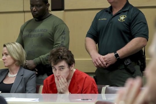 Nikolas Cruz, der mutmaßliche Schütze des Schulmassakers in Parkland, bei dem 17 Menschen getötet worden sind, sitzt im Broward Courthouse.