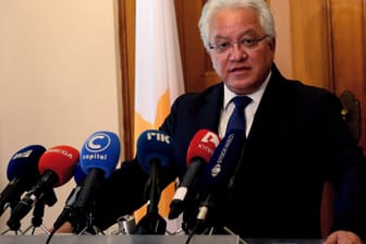 Ioanas Nicolaou: Zyperns Justizminister hat aufgrund einer jahrelang unentdeckten Mordserie sein Amt aufgegeben. Er fühle sich politisch für die Ermittlungsarbeit verantwortlich.