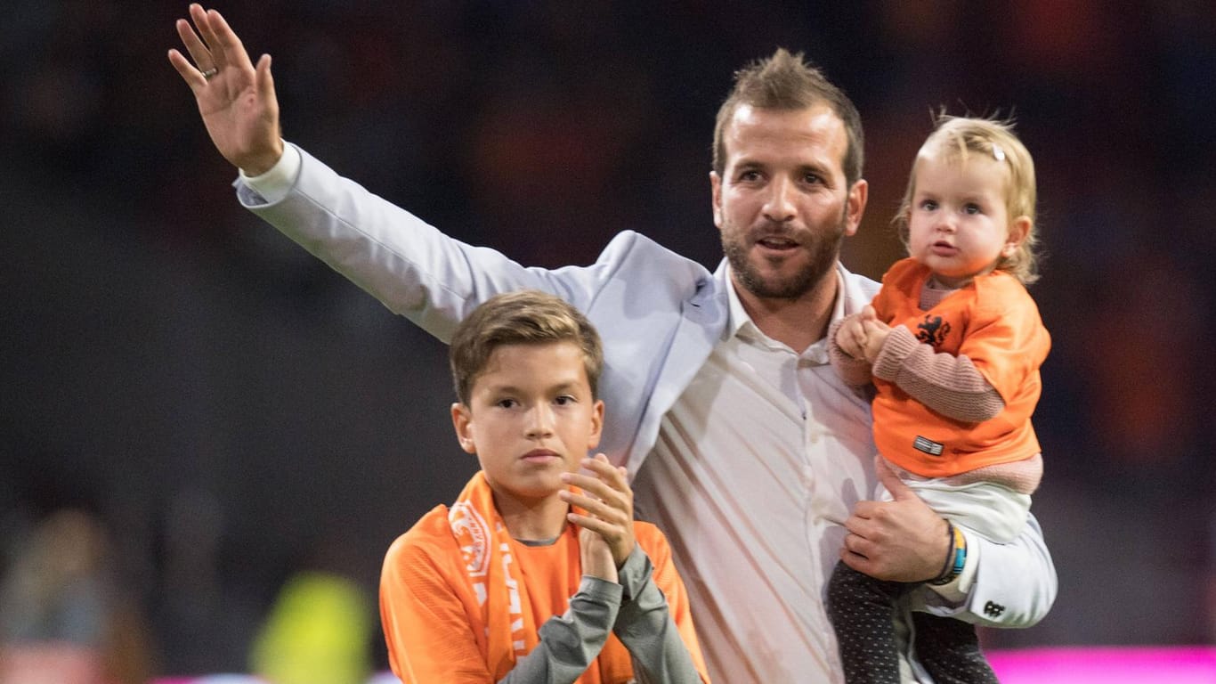 Rafael van der Vaart: Bei einem öffentlichen Auftritt war der Kicker mit Tochter Jesslynn und Sohn Damian zu sehen.