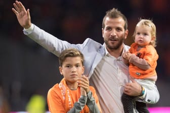 Rafael van der Vaart: Bei einem öffentlichen Auftritt war der Kicker mit Tochter Jesslynn und Sohn Damian zu sehen.