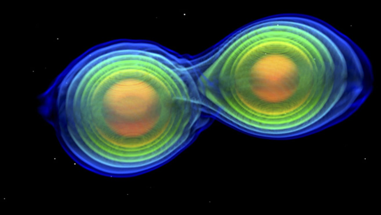 Simulation zweier miteinander verschmelzender Neutronensterne: Forscher haben neue Signale aus dem All empfangen.