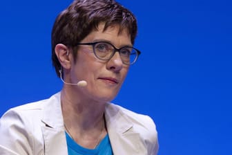 CDU-Chefin Annegret Kramp-Karrenbauer: In der "YouGov"-Umfrage liegt die Union bei 29 Prozent Zustimmung.