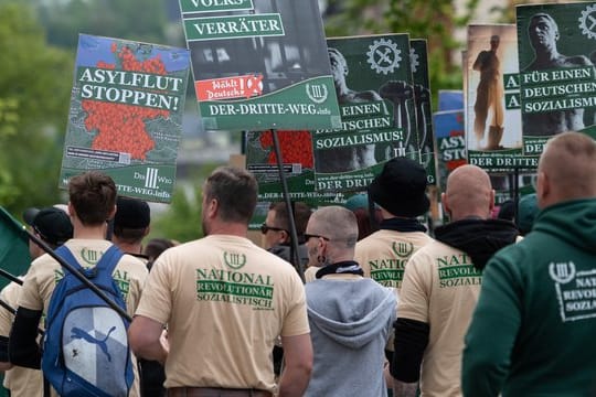 Laut Landratsamt eine Kundgebung ohne "Einschüchterungseffekt": Aufmarsch der rechtsextremen Partei Der dritte Weg in Plauen am 1.