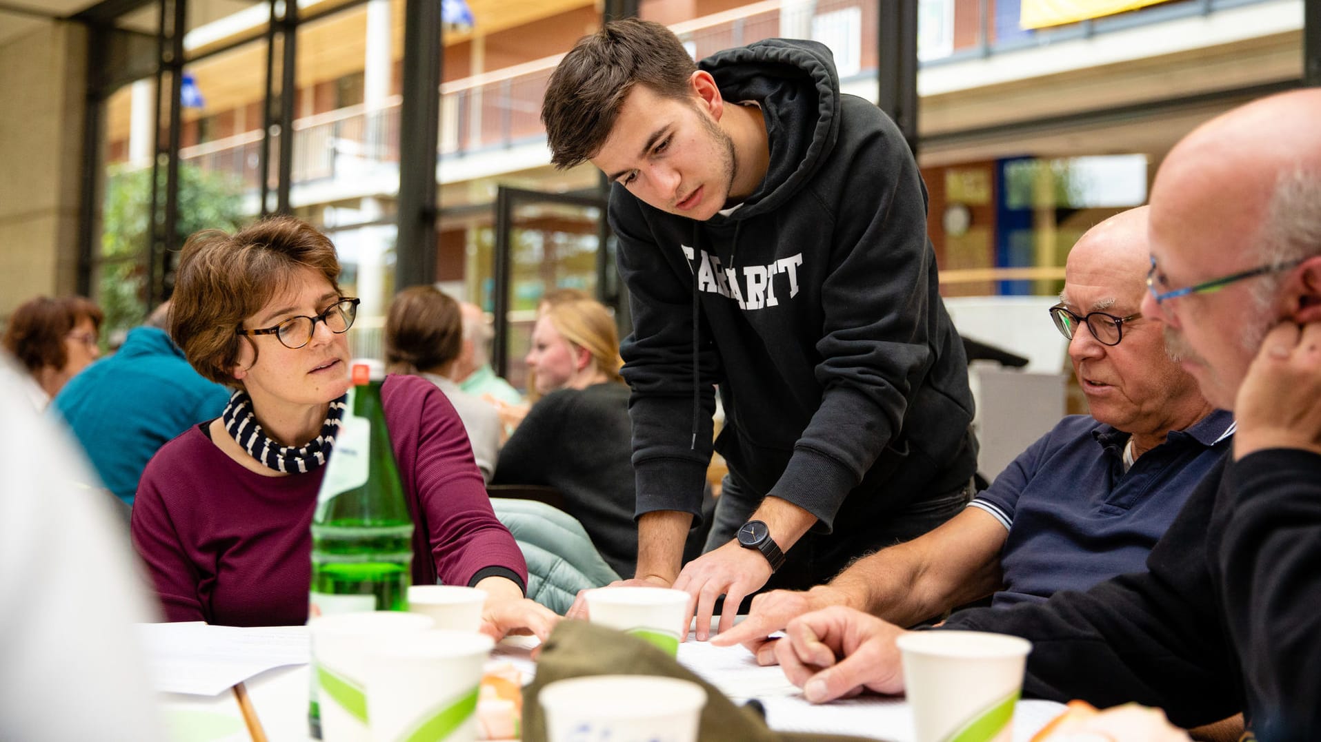 Eifrig diskutierten die Wuppertaler über die eingereichten Projektideen.