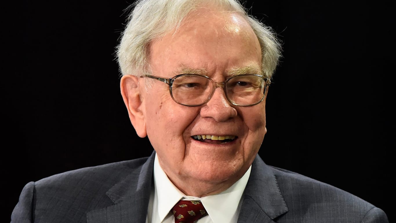 Warren Buffet: Seine Investmentgesellschaft Berkshire Hathaway hat sich erstmals Amazon-Aktien zugelegt.