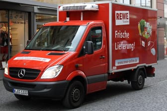 Für Rewe und Co lohnt sich der Lieferdienst nicht (Symbolbild): Nur jeder sechste deutsche Haushalt kauft ab und zu Waren des täglichen Bedarfs online.