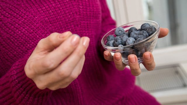 Heidelbeeren stehen exotischen Superfood-Beeren in der Nährstoff-Zusammensetzung in nichts nach.