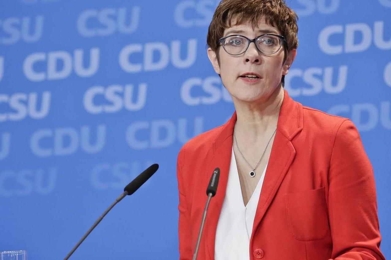 25 03 2019 Berlin Deutschland CDU-Chefin Annegret Kramp-Karrenbauer: Im Parteivorstand gibt es Widerstand gegen die Pläne einer CO2-Steuer.nach der gemeinsamen Vorstandssitzung von CDU und