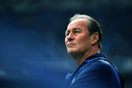Schwieg zu seinem möglichen Nachfolger: Schalke-Coach Huub Stevens.