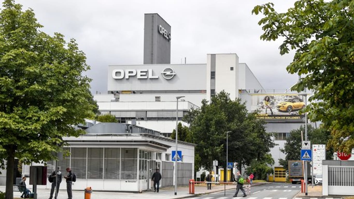 Blick auf ein Werk von Opel