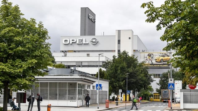 Blick auf ein Werk von Opel