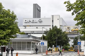 Blick auf ein Werk von Opel