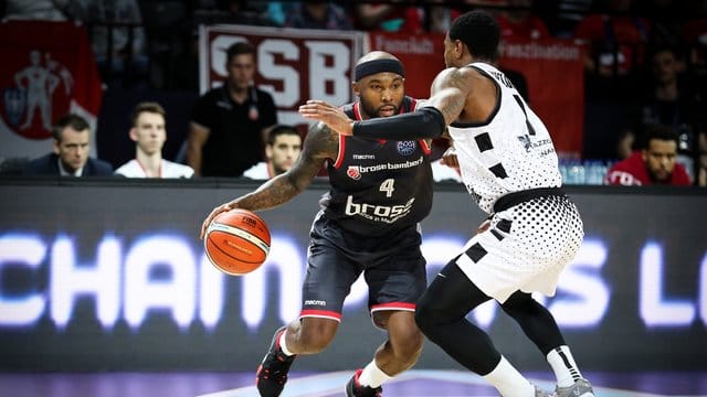 Tyrese Rice (l) verlor mit Brose Bamberg deutlich gegen Bologna.