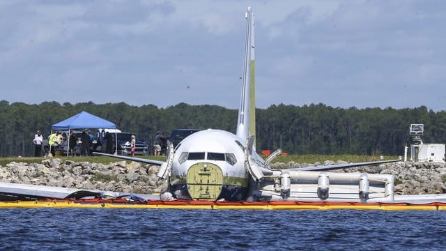 Havarierte Boeing 737 im St.